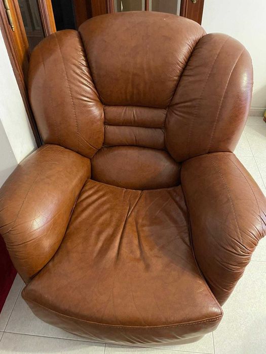 Conjunto de sofás em pele