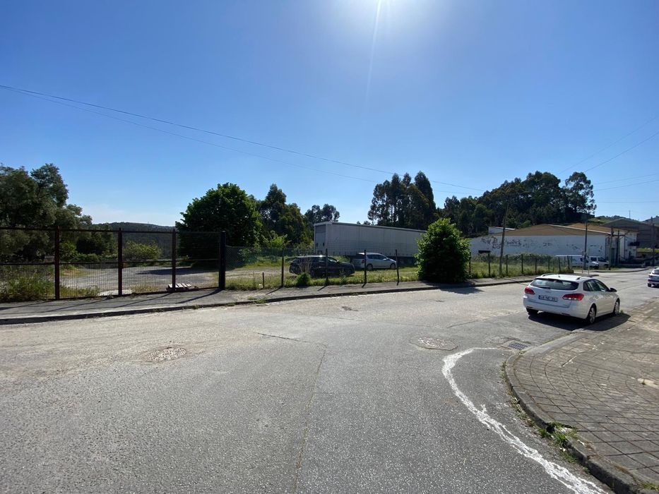 Armazém com terreno de 11925m2