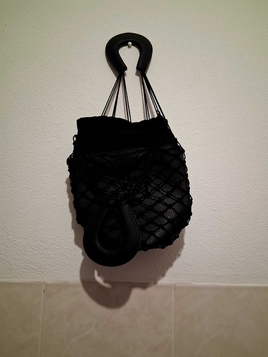 Vestido Zara,com mala.