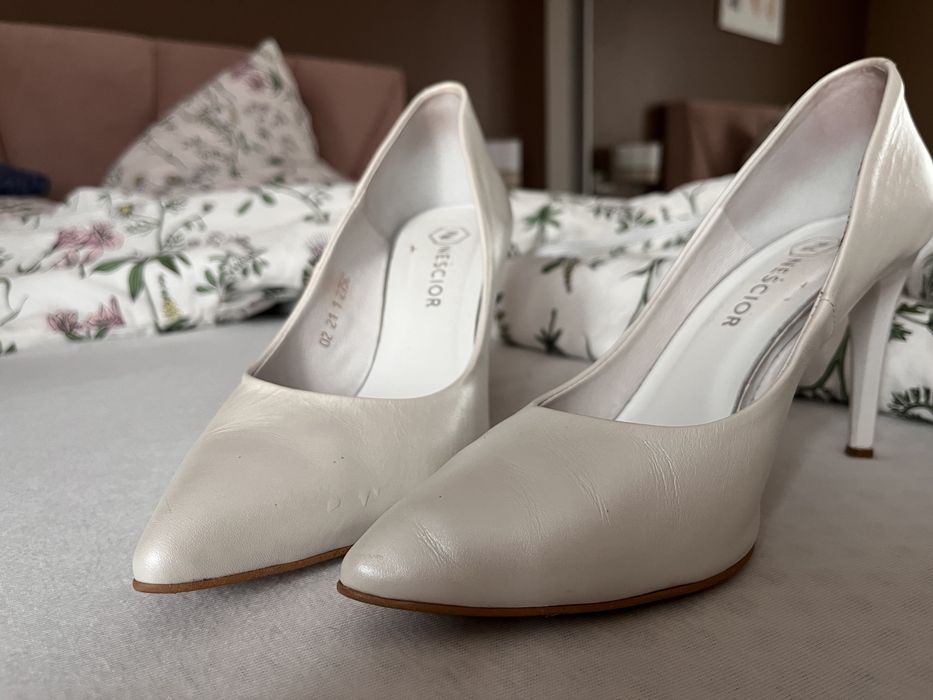 Buty ślubne Neścior – rozmiar 39, eleganckie białe szpilki