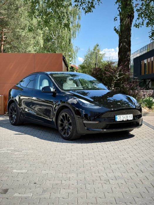 Tesla Y 2024 повний привід