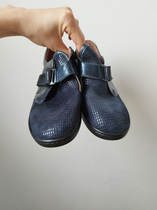 Buty damskie skórzane nowe tacco