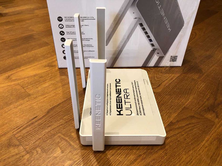Дводіапазонний гігабітний інтернет-центр Keenetic ULTRA (KN 1810)