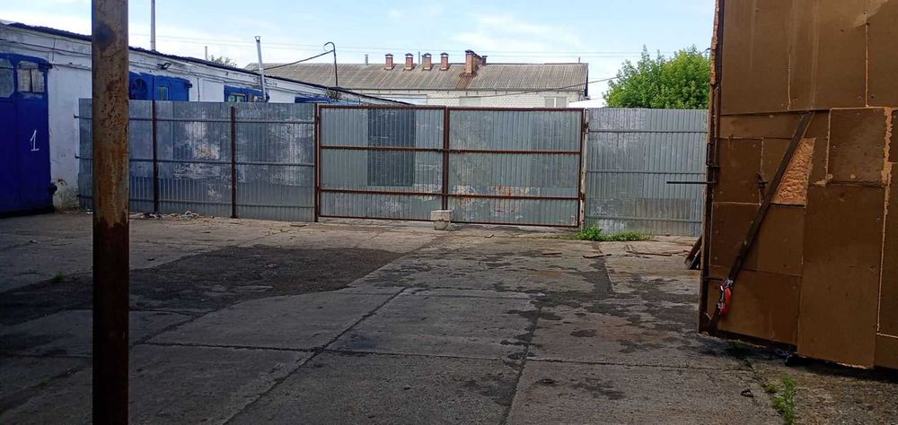 Оренда складу / виробничого приміщення 1350 м² з територією та заїздом