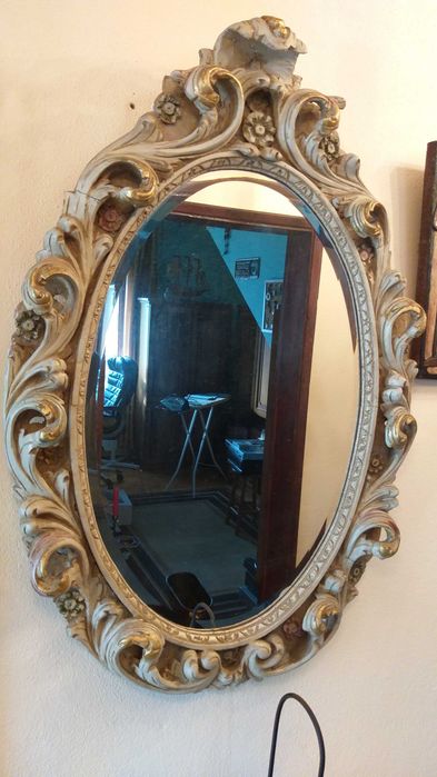 Credência em talha vintage com espelho e cadeira