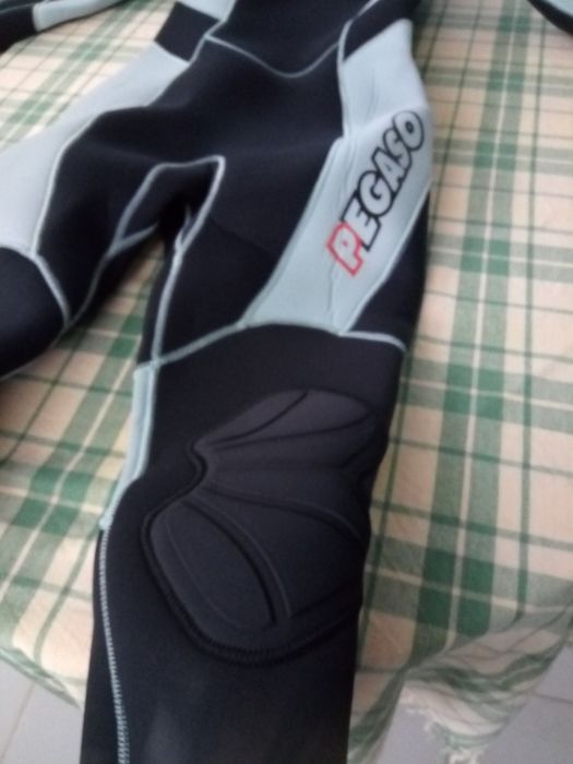 Fato de mergulho/surf 100% novo