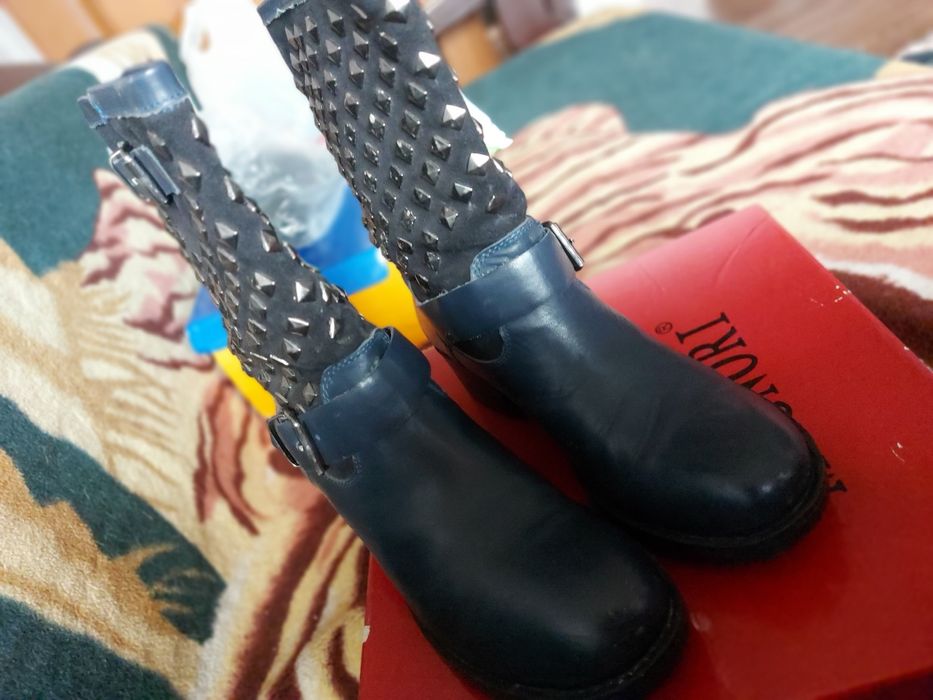 Продам сапоги.Размер 37.