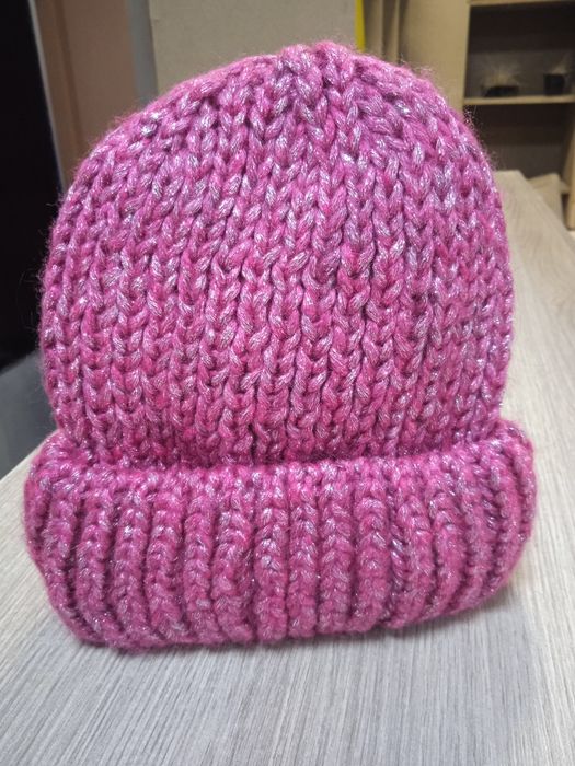 Шапки (вязаная и тонкая)