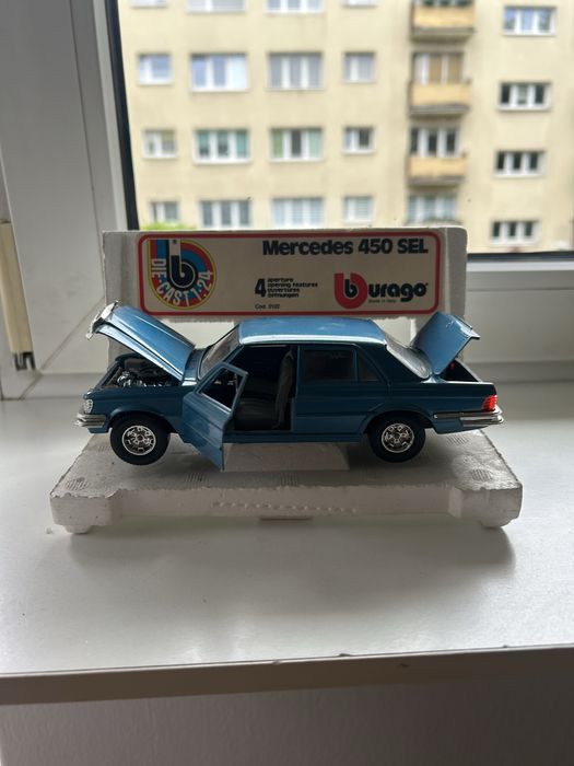 Stary samochód Mercedes 450 SEL burrago PRL