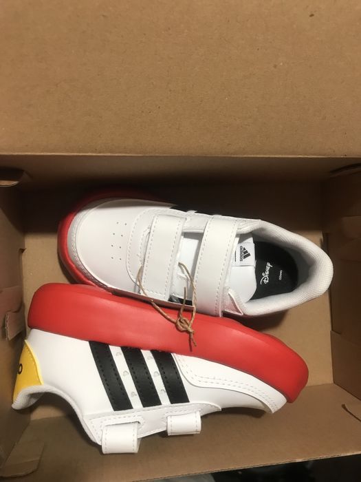 Кросівки adidas 23