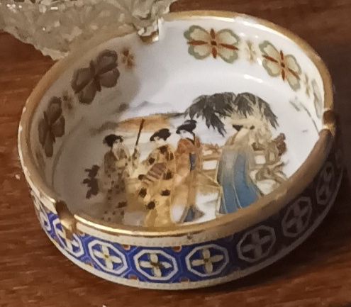 Пепельница фарфор гейши