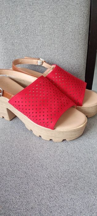 Buty damskie sandały na wysokiej koturnie