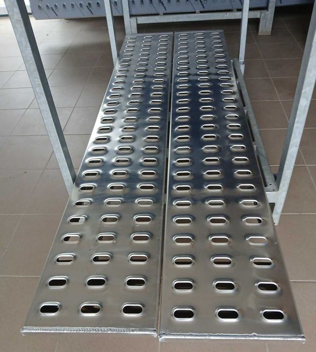 Najazdy- podjazdy 2500 x 315 x 69 mm. Ładowność 2500 kg
