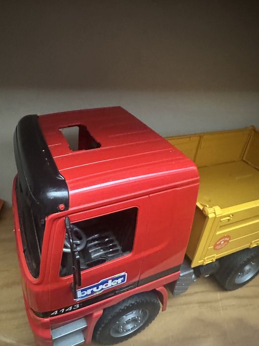 Camião miniatura da Bruder escala 1:16