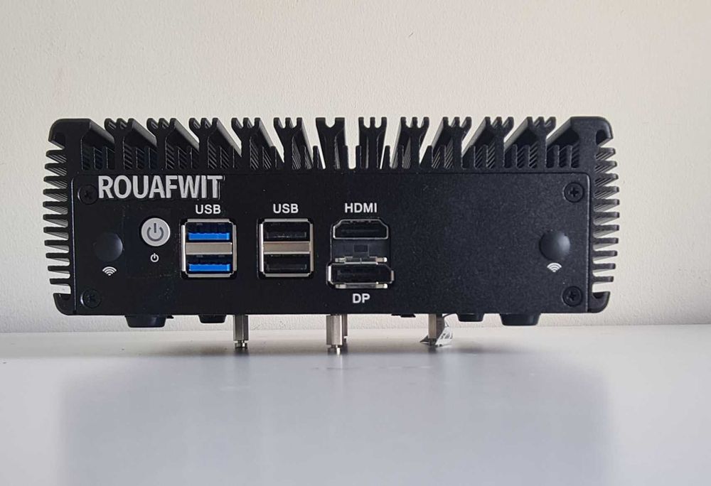 Firewall Fanless Industrial (16GB RAM, 120SSD, 4x Intel)