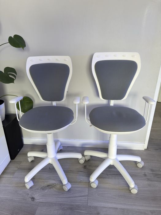 Krzeslo biurkowe bialo szare