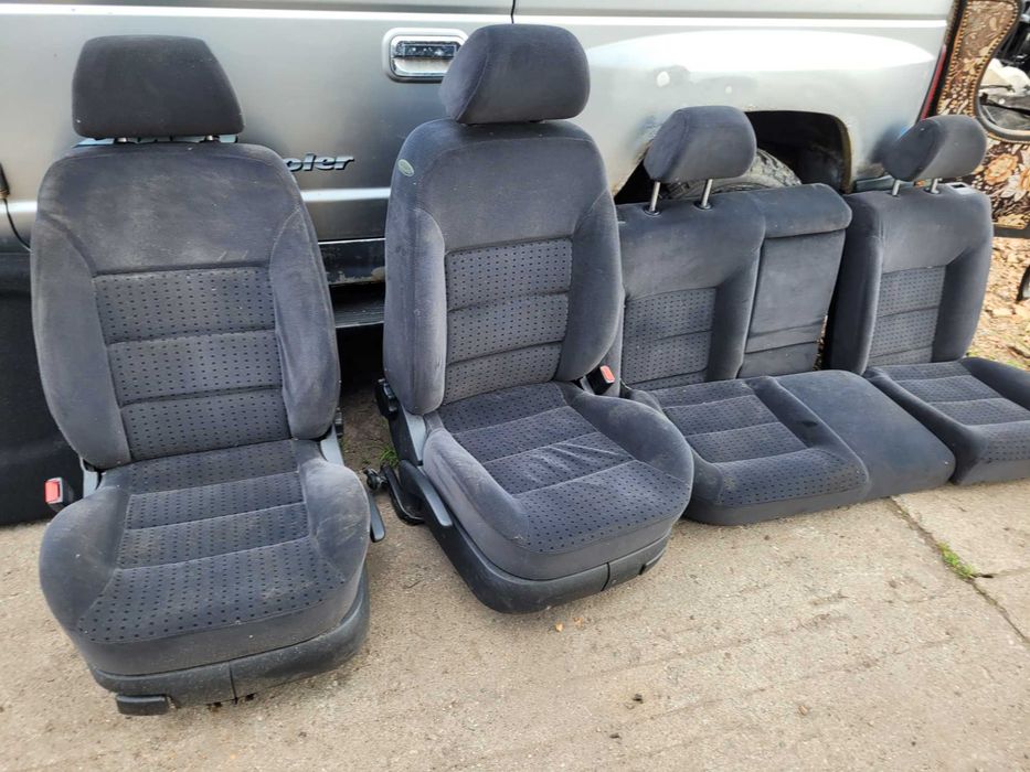 fotele tapicerka golf IV 5D welur ładna komplet