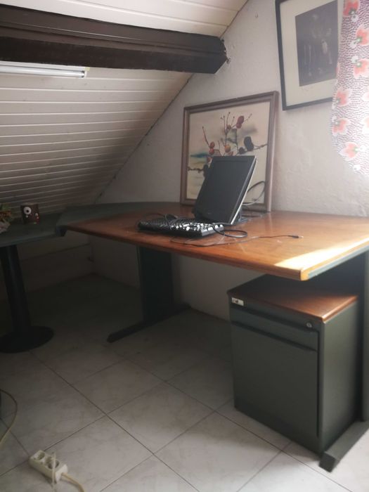 Vendo secretária da marca Riccó