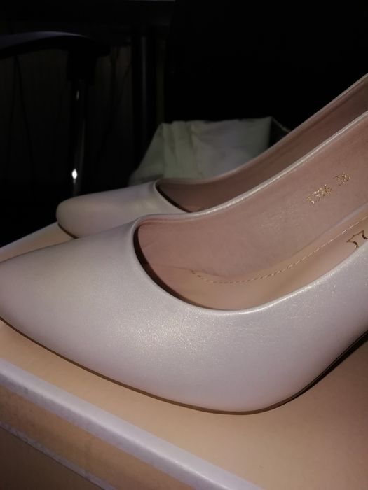 Buty ślubne perłowe