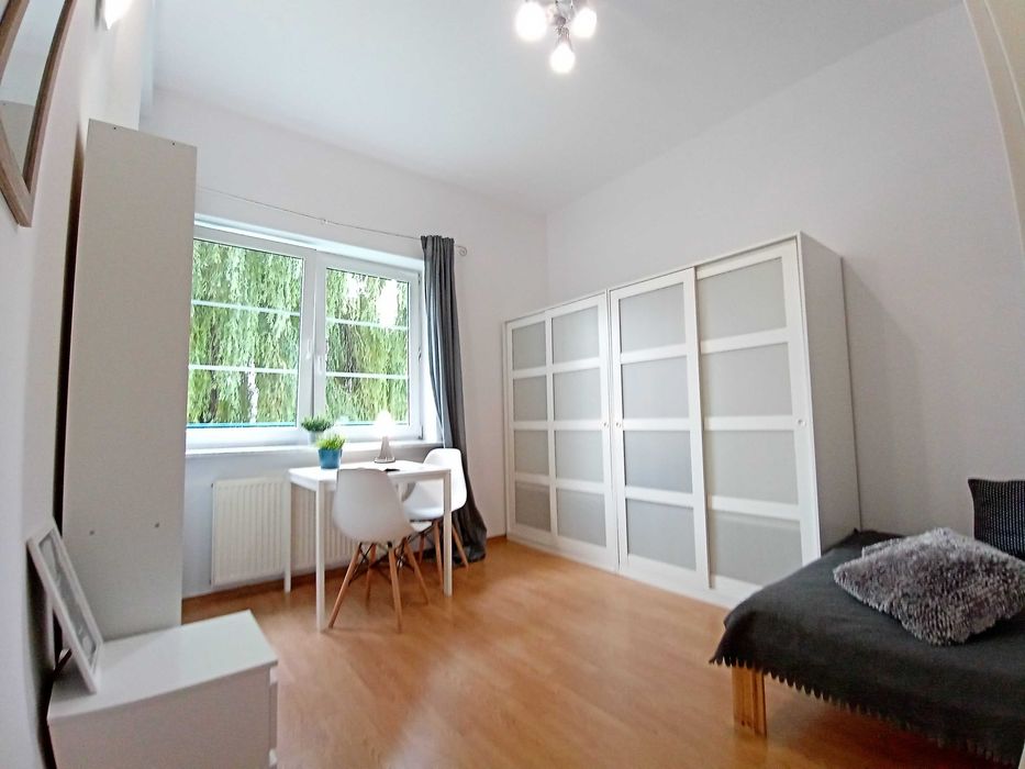 Komfortowy, duży pokój Okęcie- Hynka. Comfy room (also for couple). Комфорт номер