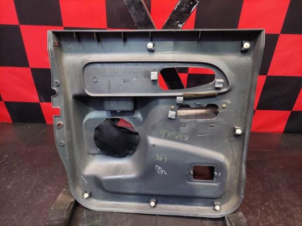 Forra porta / quartela trás direita MITSUBISHI L 200 Pick Up (K6_T, K7