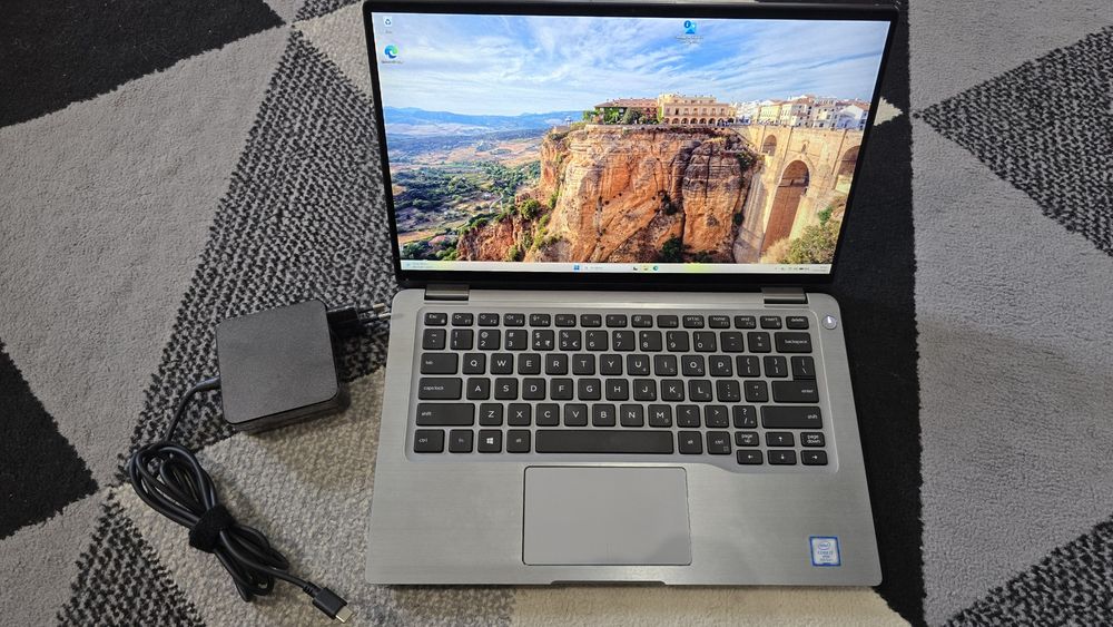 Dell Latitude 7400 2w1 14" IPS 16GB 256GB laptop tablet Windows 11 dotyk