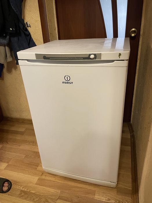 Морозильна камера indesit