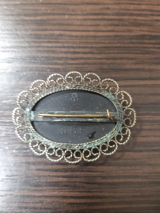 Декоративні брошки