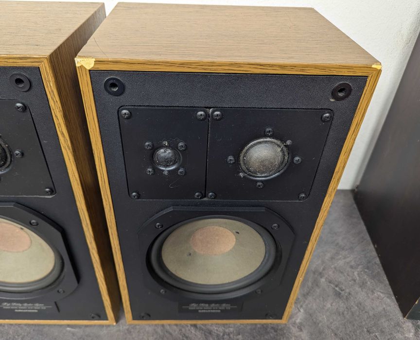 GRUNDIG Box 660a. 3-х смугова полична акустика.