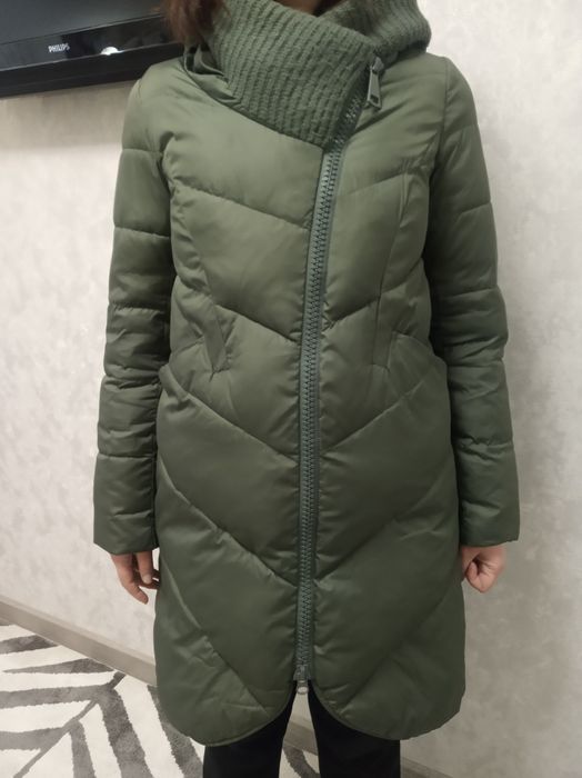 Продам фирменное зимнее пальто CLASNA