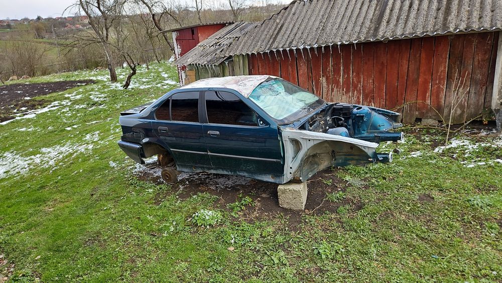 Двері BMW e36. Колір бостонський зелений