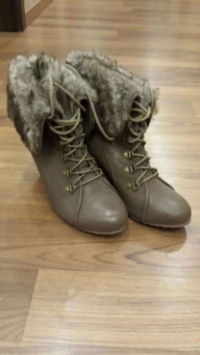 Buty damskie na koturnie
