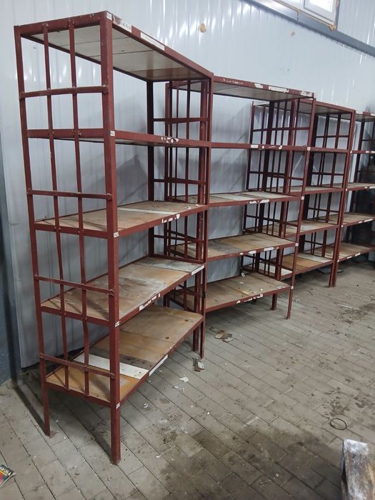Продам металеві стелажі