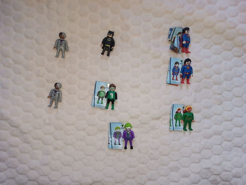 Нові іграшки з кіндера з супергероями Playmobil