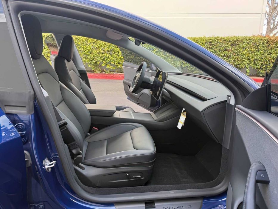 Tesla Model 3      2025