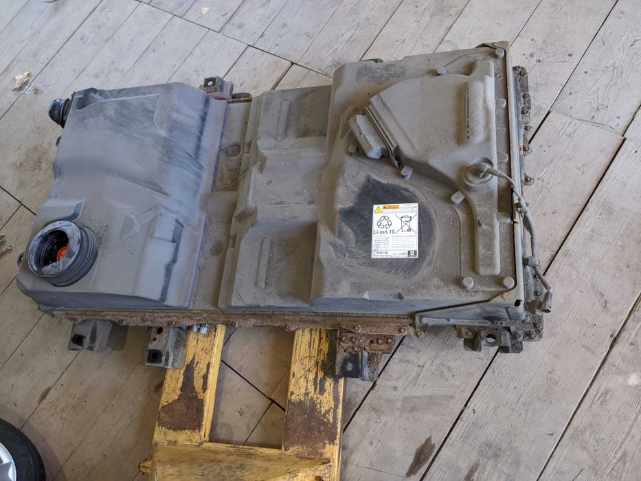 акумулятор YUASA LEV50 li-ion для гібридних інверторів