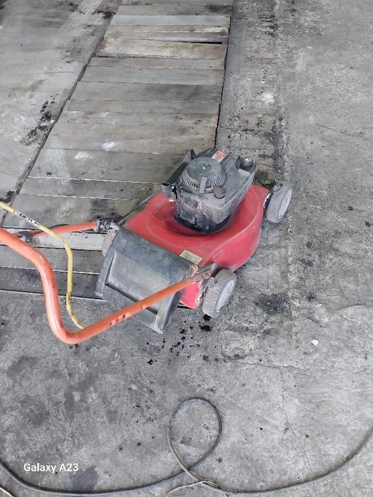 Газонокосарка бензинова