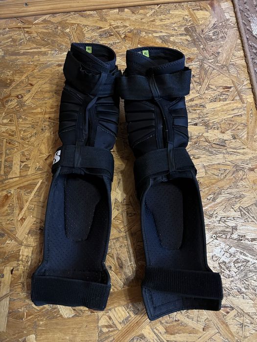 Продам наколінники в гарному стані