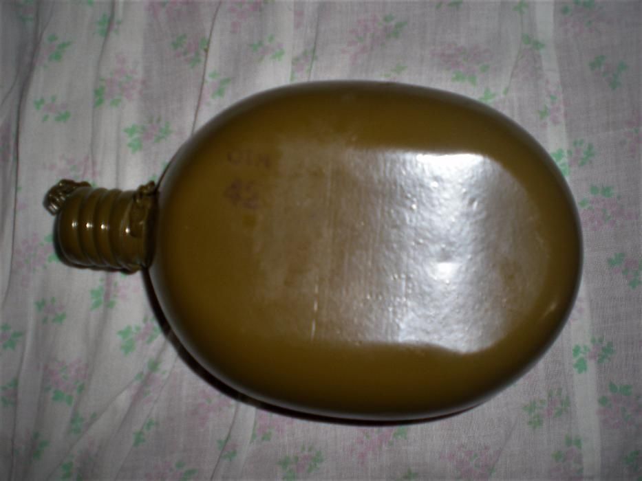 Фляга Советской армии на 750 граммов жидкости,новая в чехле на пояс...