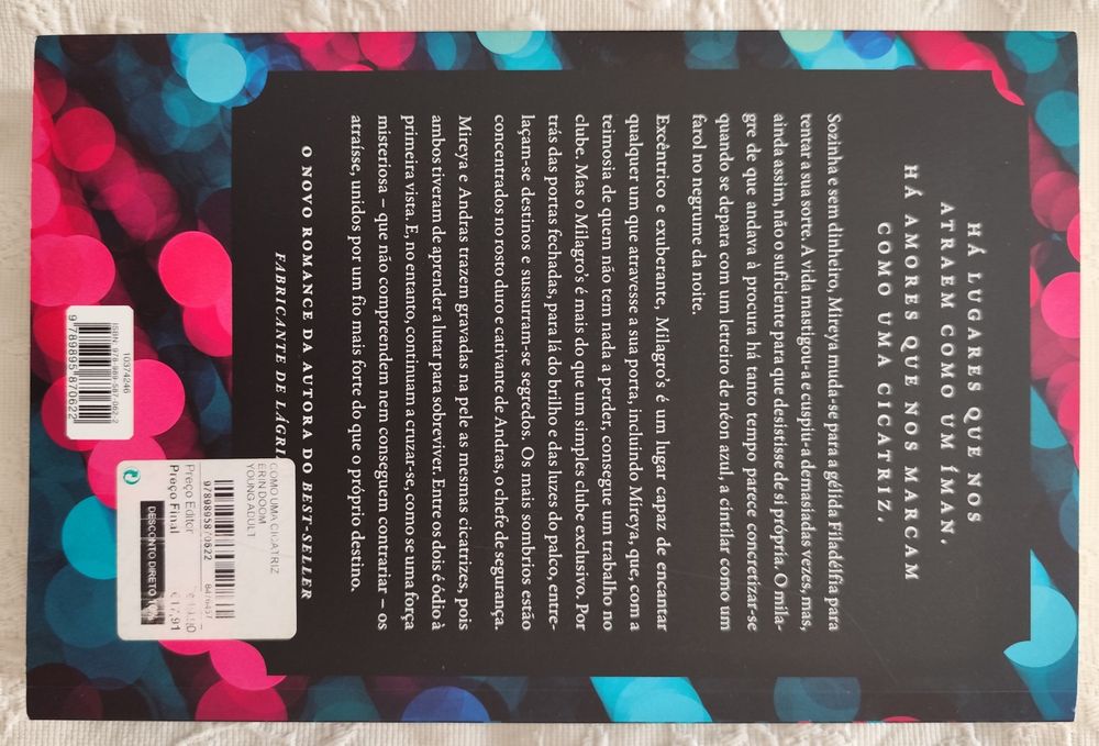 Livro de romance "Como uma cicatriz" da escritora Erin Doom
