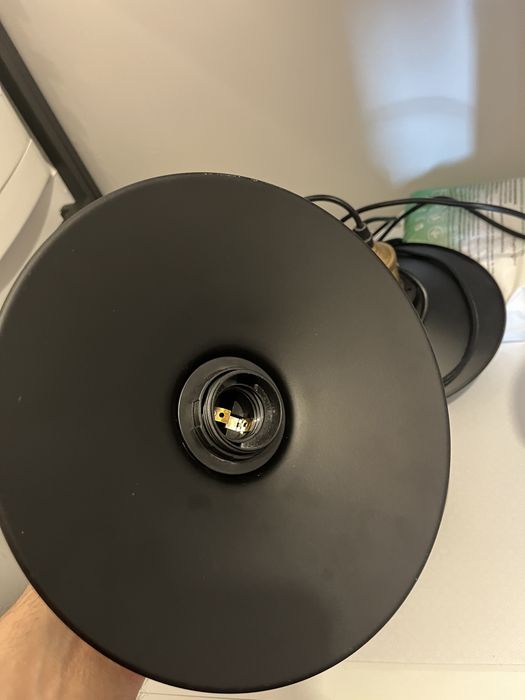 Czarna lampa z 3 światłami