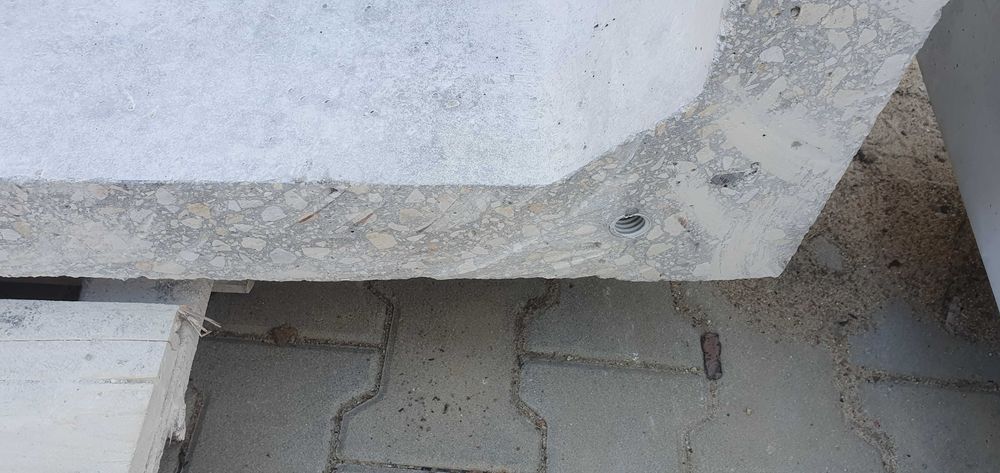 Betonowe murki ogrodzeniowe