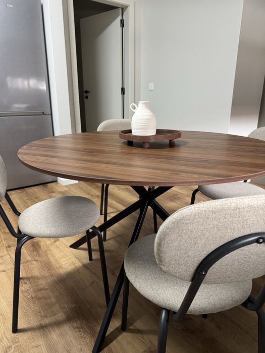 Mesa redonda pés preto