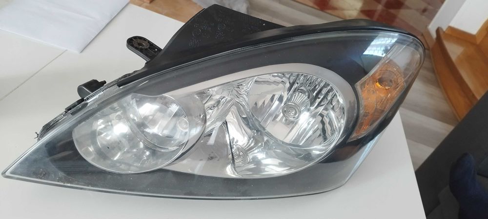Lewa lampa przód kia proceed od 2007 do 2010