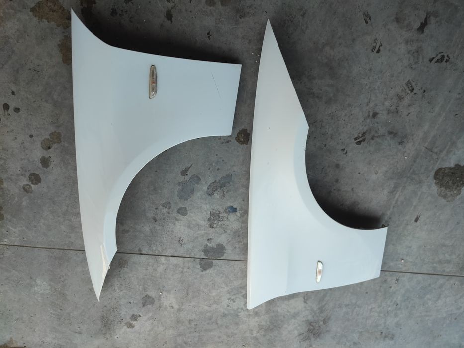 Błotnik przód lewy prawy BMW E90 E91 kod lakieru a300