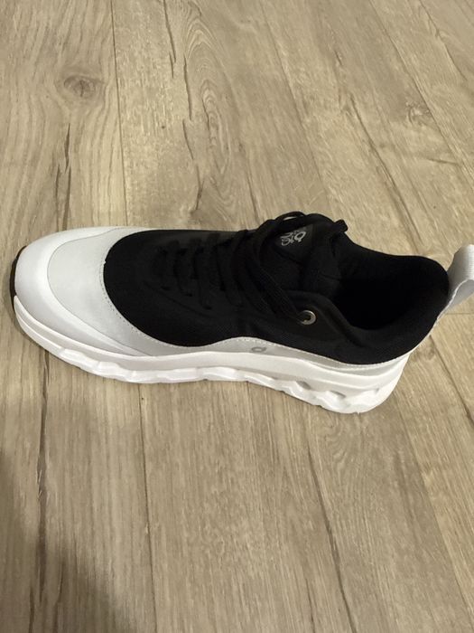 Жіночі кросівки колаборація loewe & on cloudtilt