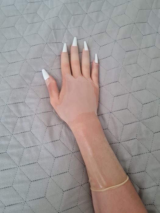 Przezroczyste lateksowe rękawiczki z doklejonymi paznokciami tipsami cosplay latex białe paznokcie