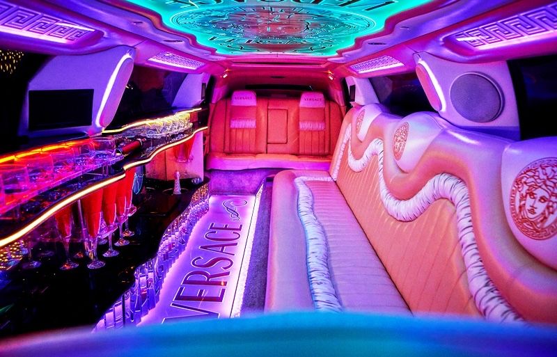 Аренда заказ прокат лимузина Крайслер 300С на свадьбу