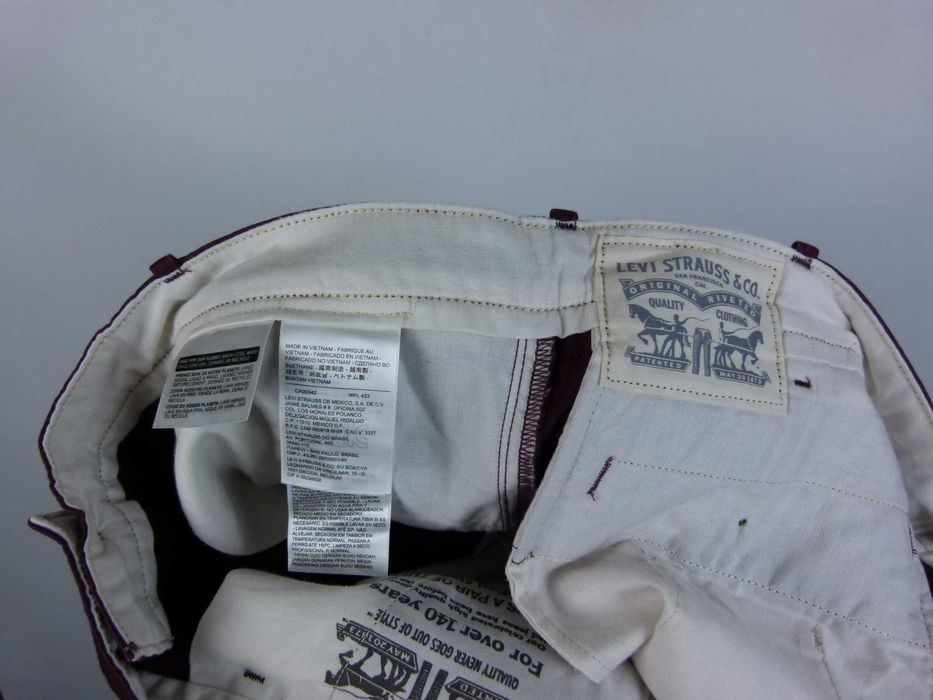 Levi`s męskie bawełniane spodnie burgund - W40 / L32
