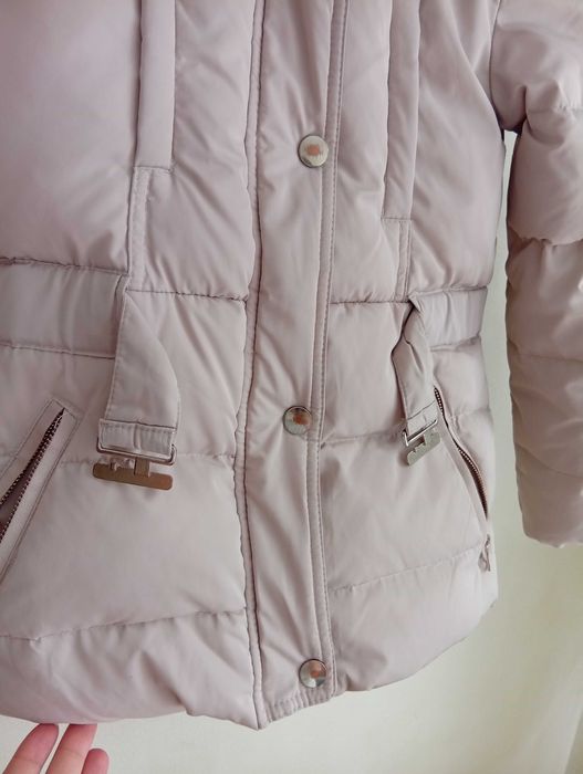 Beżowa pikowana dziewczęca kurtka zimowa 152